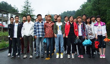 青峰網(wǎng)絡(luò)2011年全體員工洛陽老君山、追夢谷兩日游報(bào)道