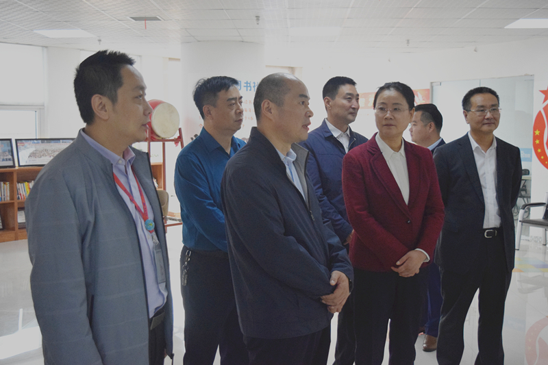 熱烈歡迎河南省委統(tǒng)戰(zhàn)部副部長梁險峰一行蒞臨安陽青峰網(wǎng)絡調研社會階層工作！